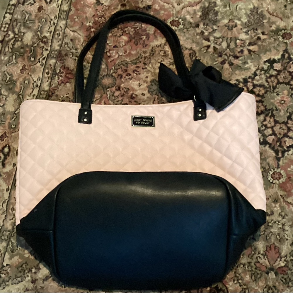 Betsey Johnson Tote Bag black and Pink, inside pockets and zipper. - Picture 5 of 10